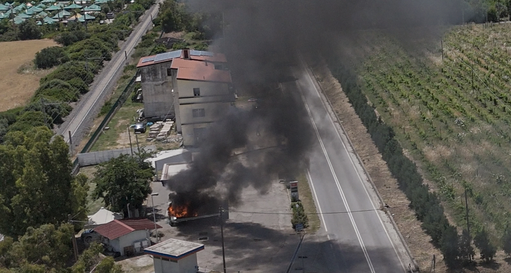 Amendolara auto in fiamme con all'interno 4 persone
