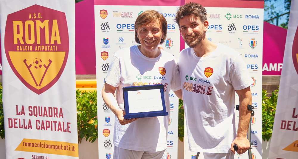 Una targa d’onore a Roma per Anton Giulio Grande: il premio alla Partita del Cuore
