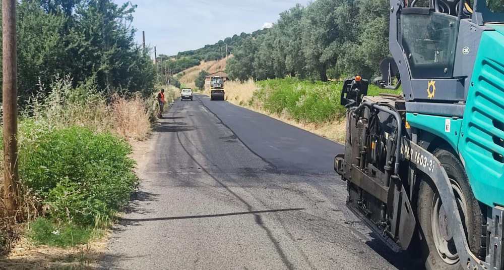 Provincia di Cosenza, prosegue il piano strade sicure: in corso il rifacimento dell’asfalto sulla S.P. 177