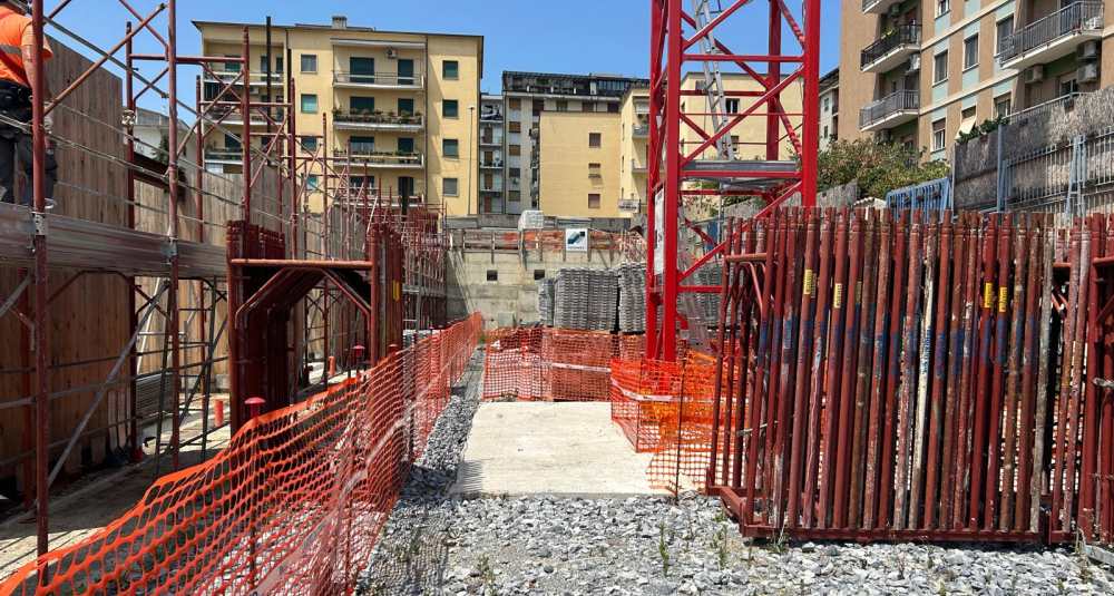 Nuova linfa per l’edilizia scolastica a Cosenza: riprendono i lavori al Liceo Scientifico Fermi