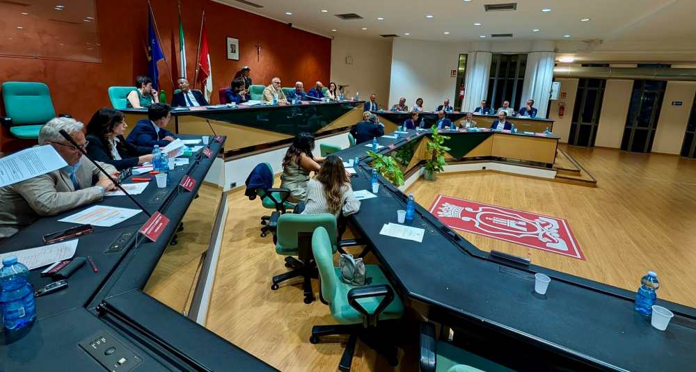 Consiglio Comunale Rende: approvate le modifiche al regolamento movida e il piano lavori pubblici