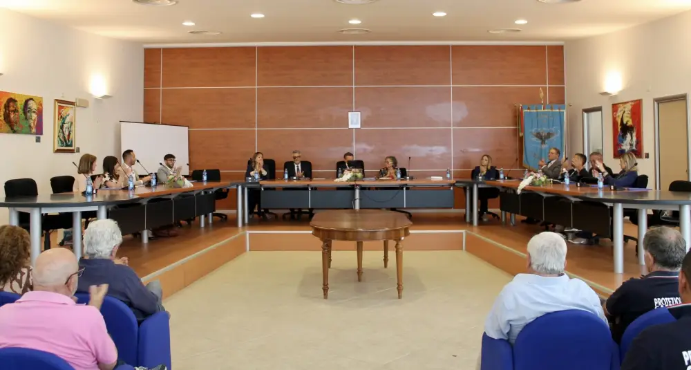 Castrolibero, primo Consiglio comunale e giuramento del sindaco Serra