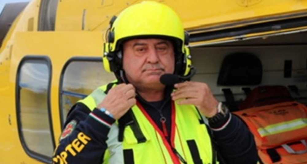 Cosenza, l’«angelo dell’elisoccorso» va in pensione: il Sindaco Franz Caruso premia il dottor Pasquale Gagliardi