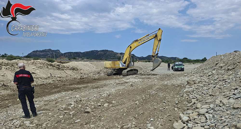 Furto di materiale dal fiume Neto a Belvedere Spinello: due operai arrestati dalla Forestale