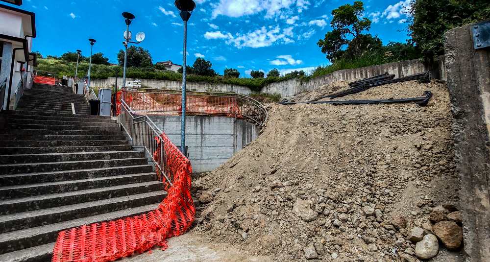 Caos cimitero ad Altomonte, Carbonara guida la rivolta: inviata una Pec con 150 firme