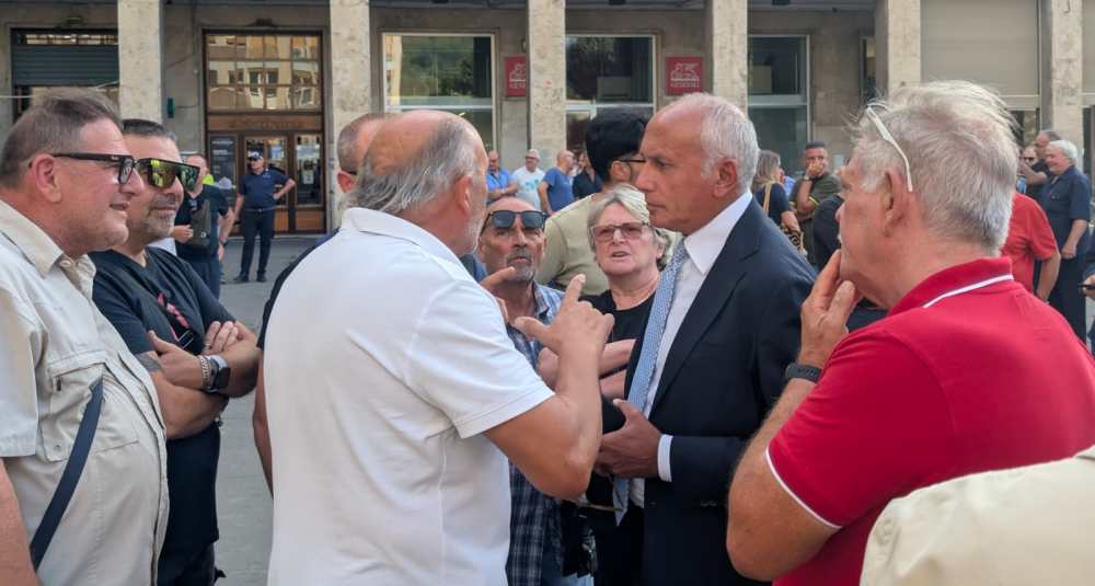 Vertenza Amaco, il sindaco Franz Caruso chiede la convocazione urgente di un tavolo alla Regione
