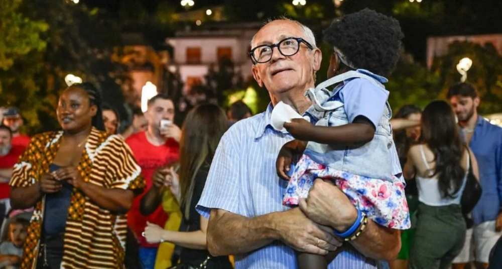 Acquaformosa si racconta nel libro di Donnici: la storia del borgo arbëreshë che ha sconfitto lo spopolamento con l’accoglienza