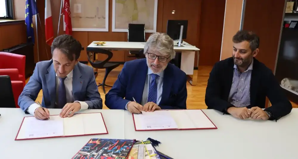 Sanità e formazione, il Rettore Greco firma l’accordo con la Regione Calabria per la dirigenza medica