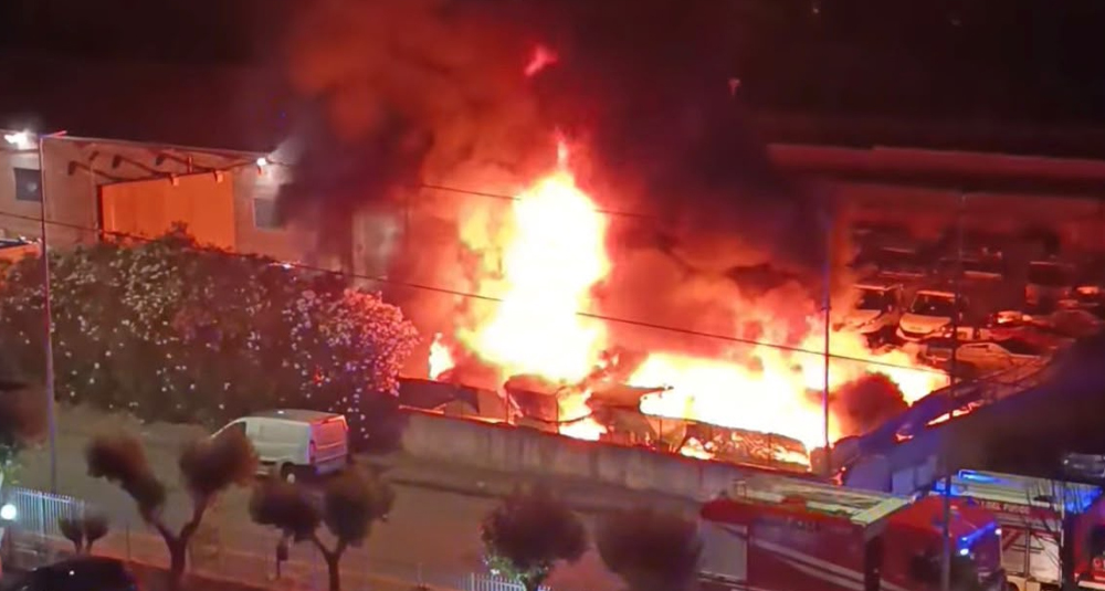 Incendio deposito Ecologia Oggi Cosenza Vaglio Lise