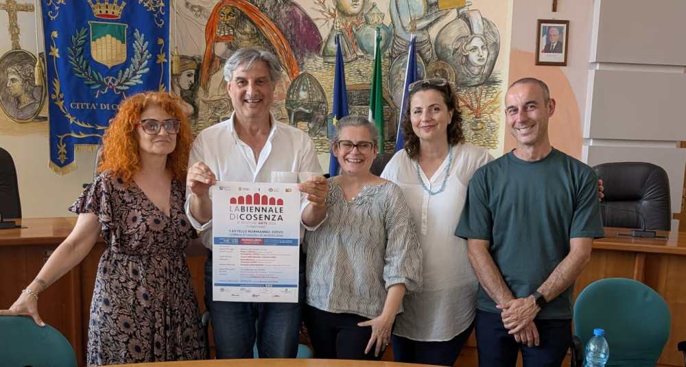 Il Castello Svevo riapre con l’arte: presentata in Commissione la Biennale di Cosenza 2026