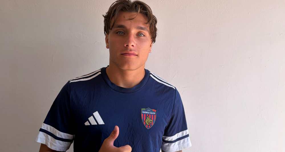 Cosenza Calcio, ufficiale l’arrivo di Mattia Almaviva: firmato un contratto biennale