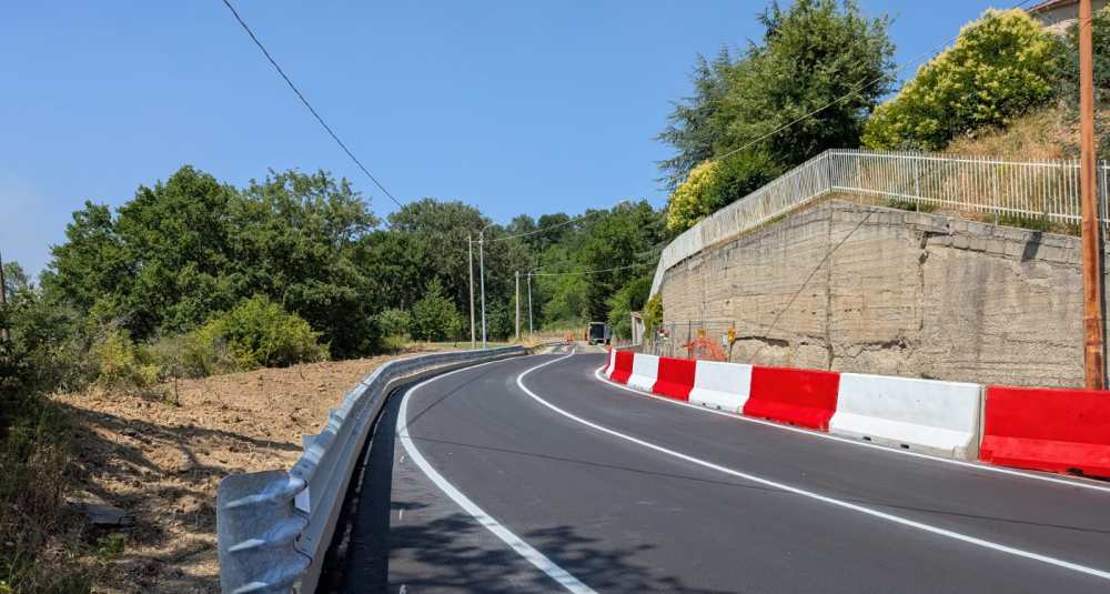 Luzzi, la Provincia riapre totalmente la SP 248 dopo l’allargamento lampo della carreggiata