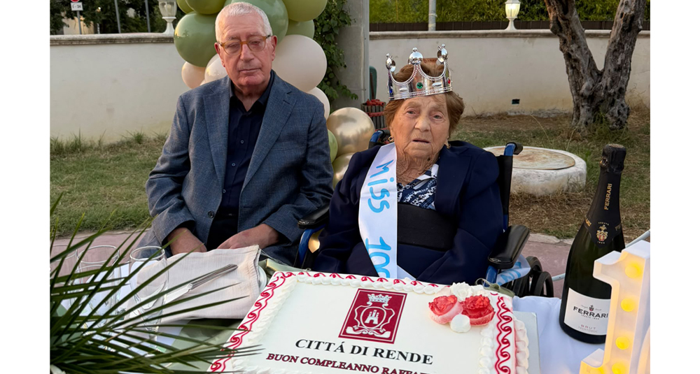 Traguardo storico a Rende: nonna Raffaella Orrico spegne 100 candeline