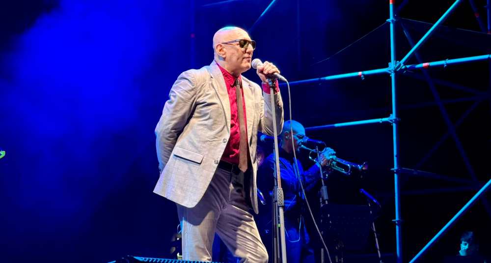 Successo per Giuliano Palma a Piazza XV Marzo: il Festival delle Invasioni conquista Cosenza