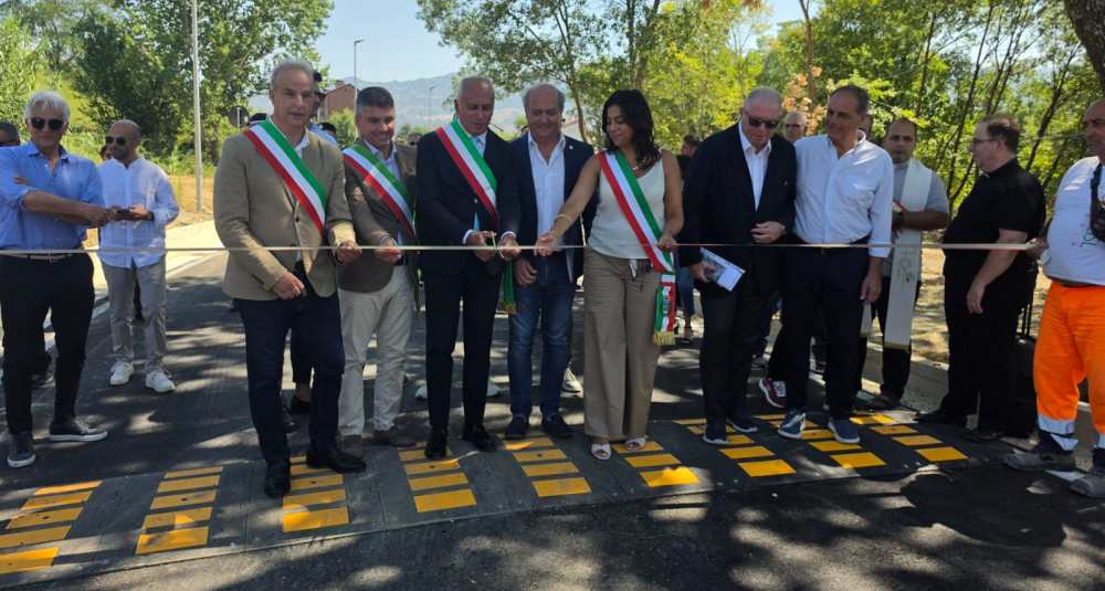 Cosenza, inaugurata la nuova strada Serra Spiga-Mendicino: addio al semaforo