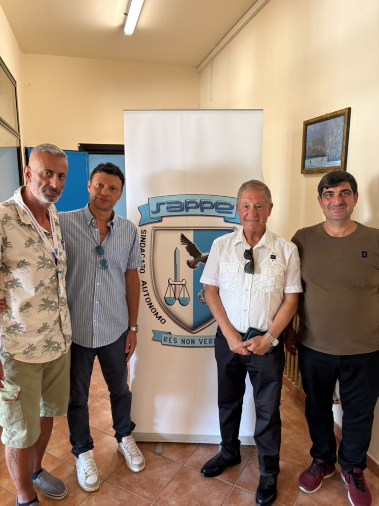Donato Capece segretario generale del Sappe in visita al carcere di Paola