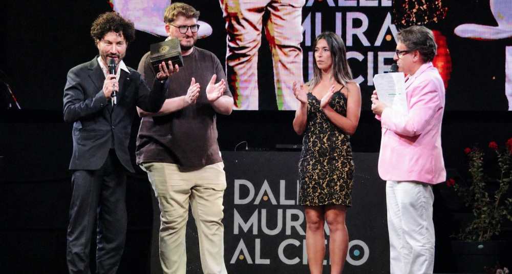 Gianni Testa riceve il Premio Musica a Belvedere Marittimo durante “Dalle Mura al Cielo”