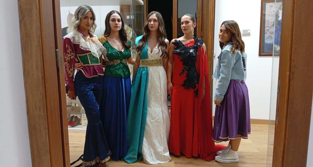 Vaccarizzo Albanese, la cultura arbëreshe incontra la moda: la sfilata degli studenti del “Palma Green Falcone Borsellino”