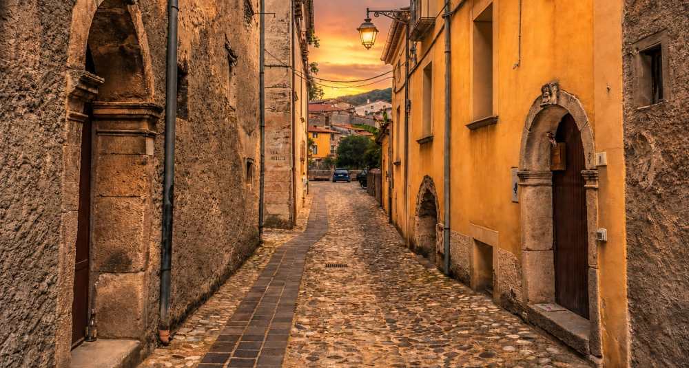 Marzi, un borgo che guarda al futuro senza dimenticare la memoria