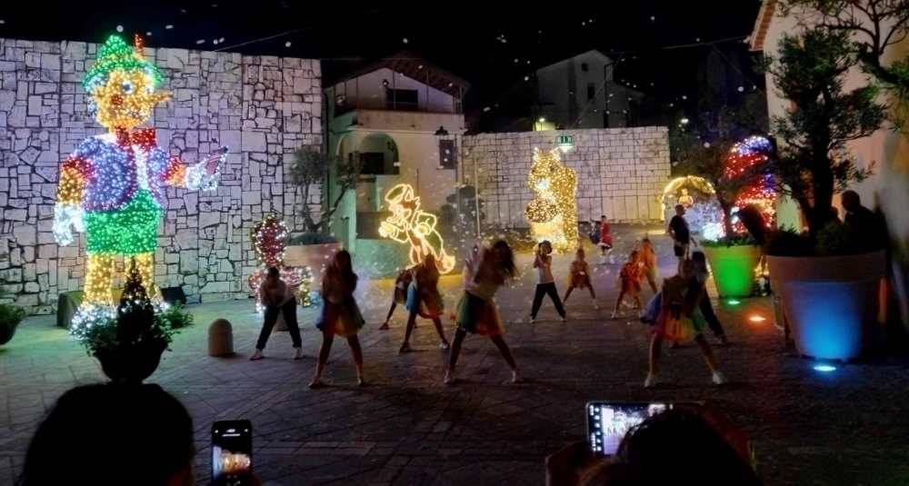 Magia e successo a Panettieri: oltre 6.000 presenze per la prima edizione di “Panettando e Fiabando – il Borgo in Fiaba”
