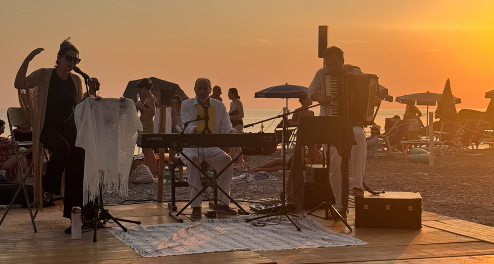 Per Sangineto in Armonie si è tenuto ieri l'appuntamento Armonie al Tramonto con protagonista il Mediterranean Sunset Trio