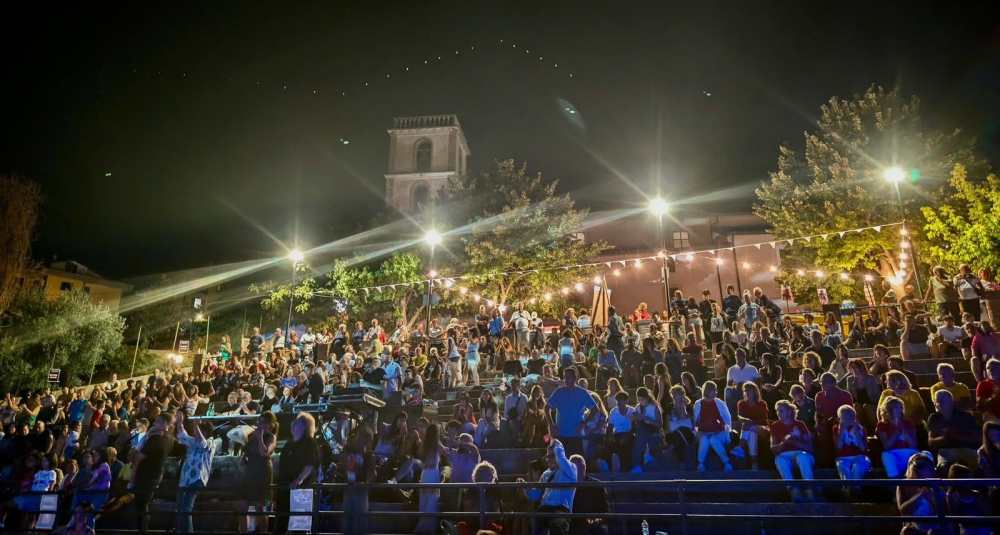 Arcavacata September Festival fa il pieno al campetto: folla record per il ritorno dello show