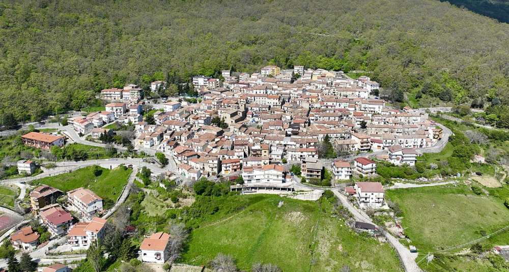 Quando l’estate finisce, i borghi si svuotano. Il cambiamento climatico potrebbe cambiare il destino della Calabria?