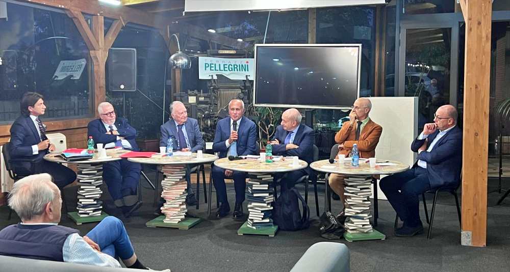 Cosenza, Franz Caruso al Terrazzo Pellegrini: “La Costituzione non si tocca, torniamo al proporzionale per dare scelta al popolo”