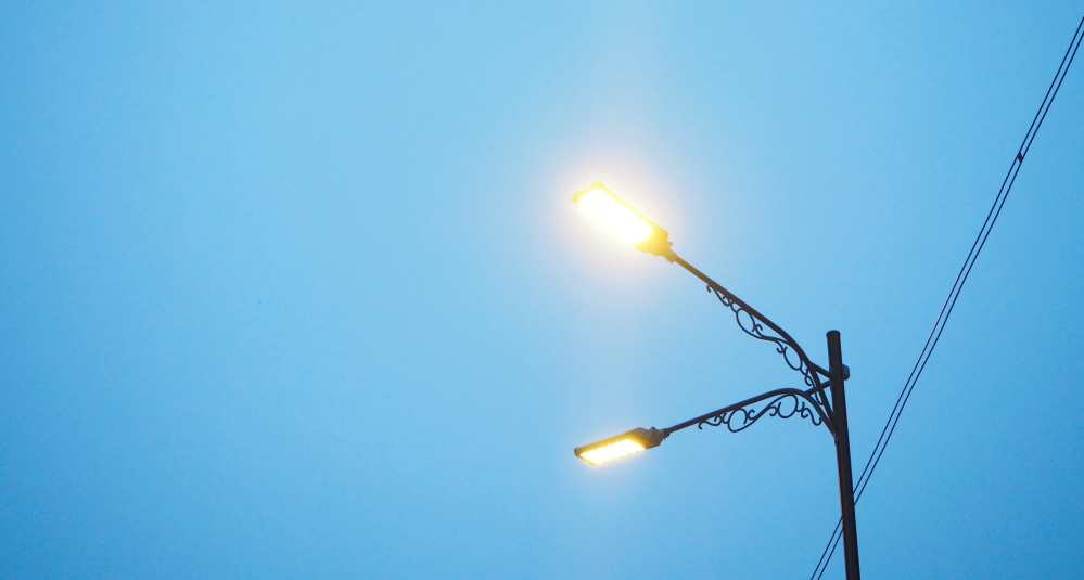Illuminazione pubblica a Cosenza, al via il piano del Comune: blackout temporanei per lavori