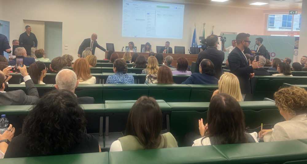 Calabria, nasce “Parliamone Insieme”: psicologi gratis nelle Case della Comunità e linea h24 anche su WhatsApp