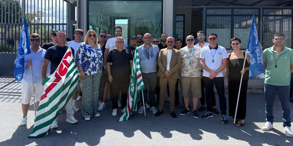 Carcere di Paola in stato di agitazione, De Caprio (FI) al sit-in: “Istanze chiare, meritano ascolto”