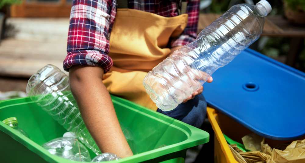 Emergenza plastica a Cosenza, 9 Sindaci al Prefetto Padovano: “Intervento urgente o rischiamo la crisi sanitaria ed economica”