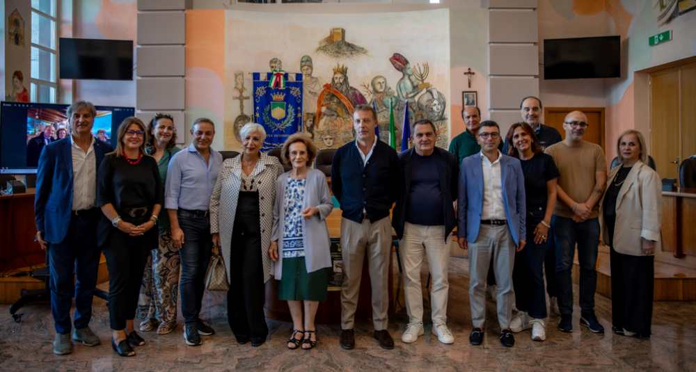 Cosenza, Palazzo dei Bruzi celebra Vittoria Bacher: targa d’onore alla maestra simbolo della scuola bruzia