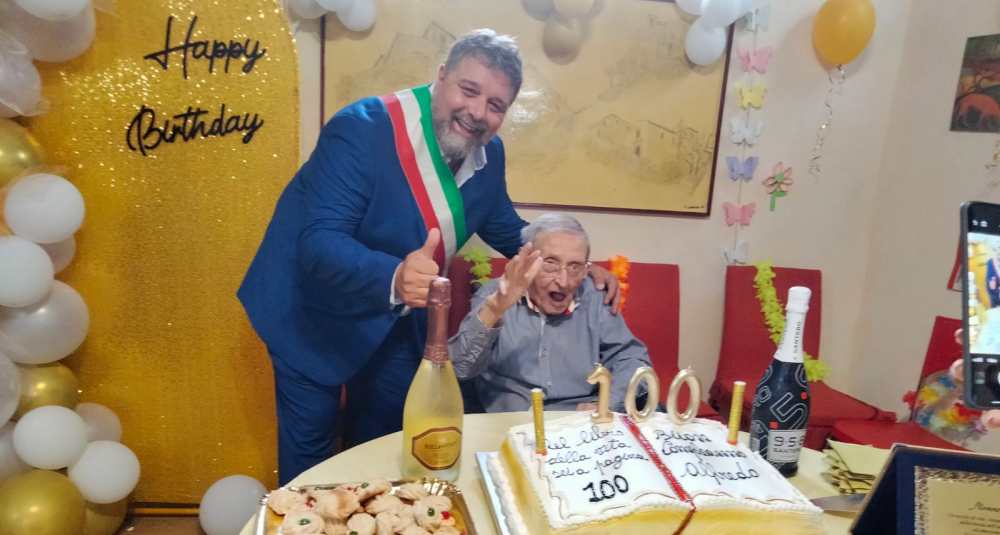 Cosenza in festa per i 100 anni di Alfredo Galluzzo: dal rione Massa a via Popilia una vita di lavoro e valori