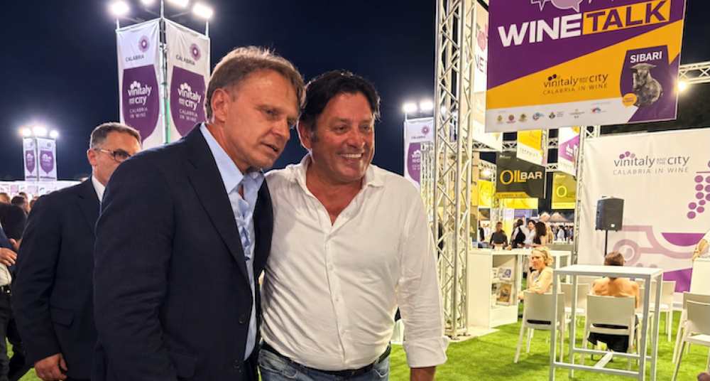 Crisi dell’olio e giacenze nei frantoi, Ernesto Rapani: “Dal vertice a Corigliano Rossano arriva la svolta”