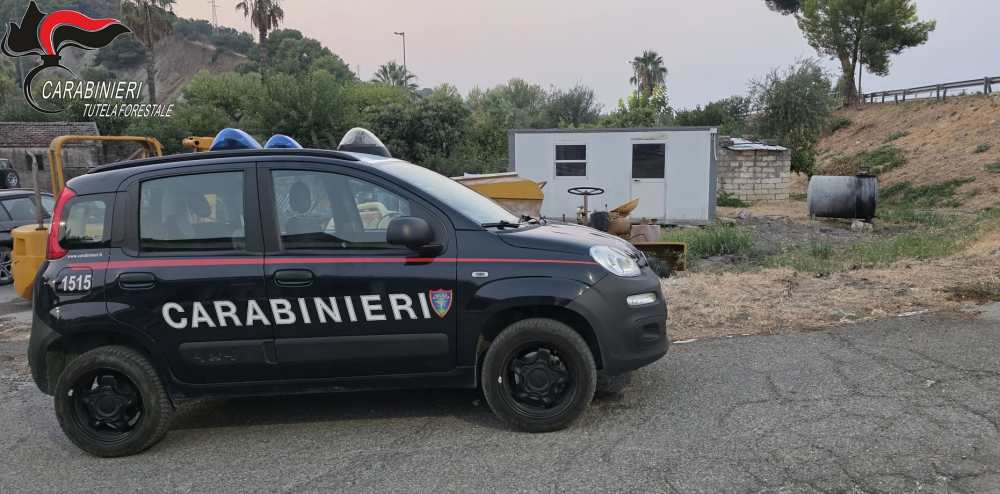 Montegiordano, occupazione abusiva e rifiuti speciali: denunciato il titolare di un’officina