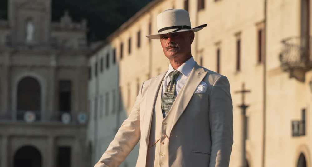 Alfonso Corcione, il dandy che dà un volto al tempo