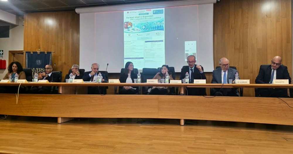 All’Università della Calabria un vertice nazionale contro la carenza dei medicinali e la contraffazione online