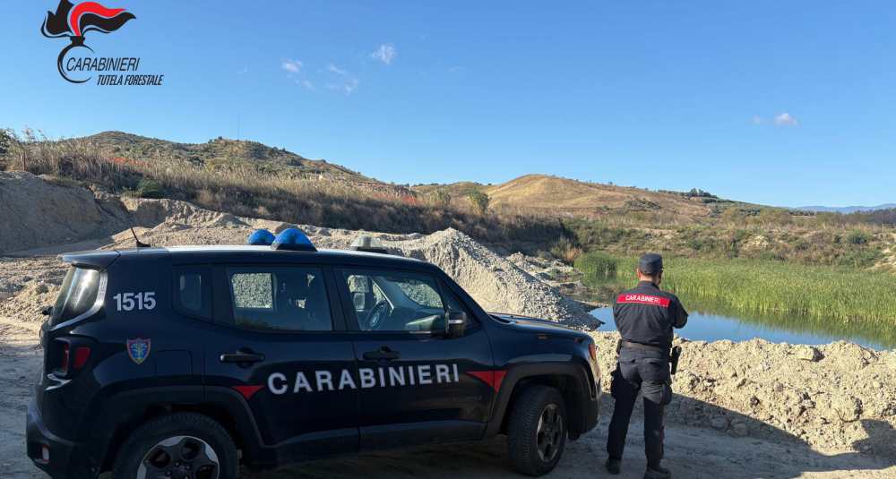 Cava abusiva scoperta a Rocca di Neto: i Carabinieri Forestali sequestrano un’area di 10mila mq