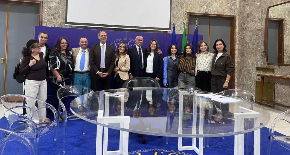 Cosenza, addio al precariato storico dei TIS: firmati a Palazzo dei Bruzi gli ultimi otto contratti di assunzione