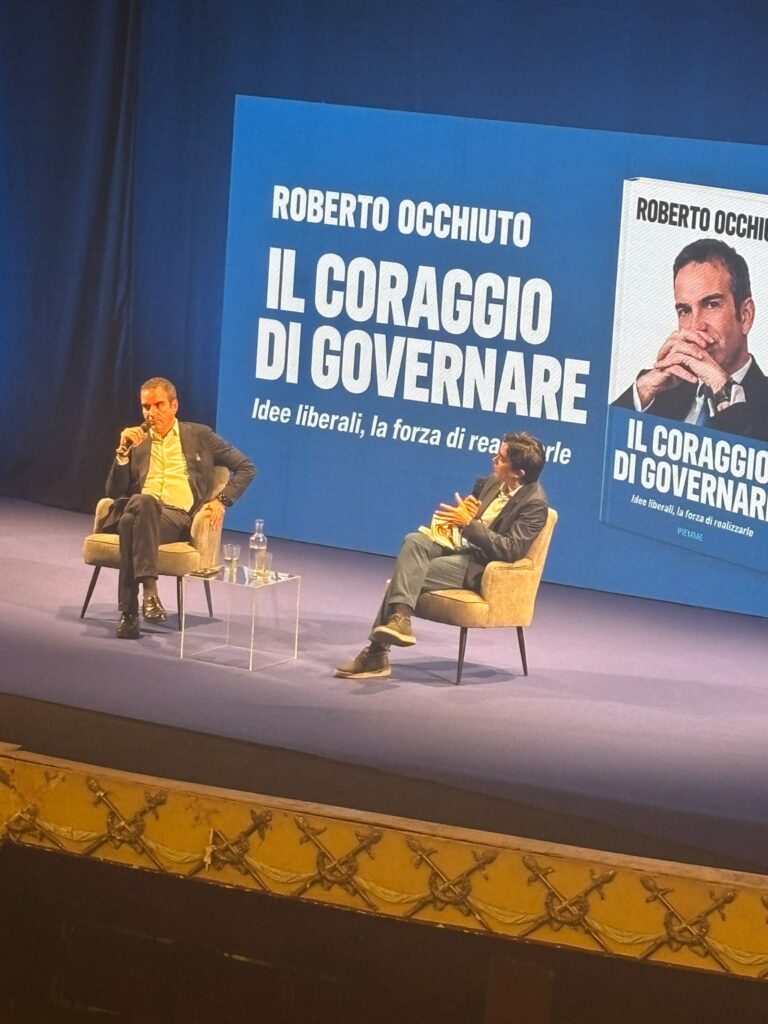 Cosenza, Roberto Occhiuto sul palco del Rendano