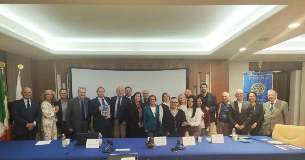 Rotary Club Cosenza Sette Colli, il Prof. Franco Rubino incontra la delegazione argentina del Roque Pérez