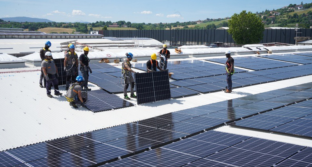 Impianto fotovoltaico industriale a noleggio: cosa comprende il canone e cosa succede al termine del contratto?