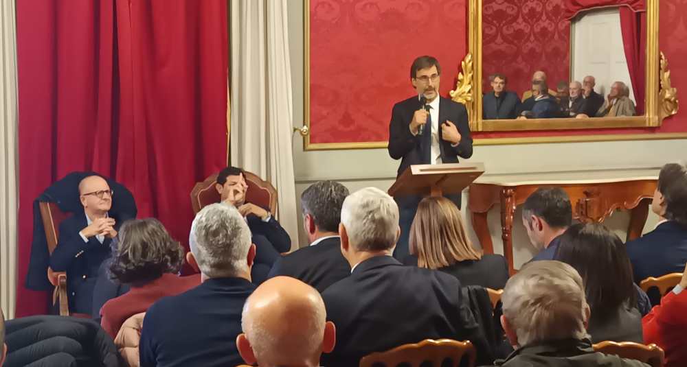Cosenza, “Dieci anni nelle istituzioni”: il libro di Mimmo Bevacqua apre un confronto di respiro nazionale sul regionalismo e le aree interne
