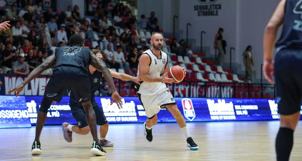 Basket, Pirossigeno Cosenza sconfitta di misura dal Caiazzo: al PalaPirossigeno finisce 61-64
