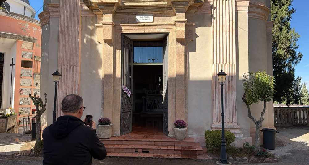 Cimitero di Colle Mussano, riapre dopo quattro anni la Cappella comunale: il sindaco Franz Caruso restituisce il luogo di culto alla città