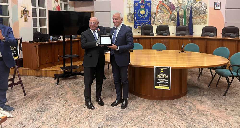 Cosenza celebra Nicola Paldino: a Palazzo dei Bruzi la consegna del prestigioso Premio Brutium